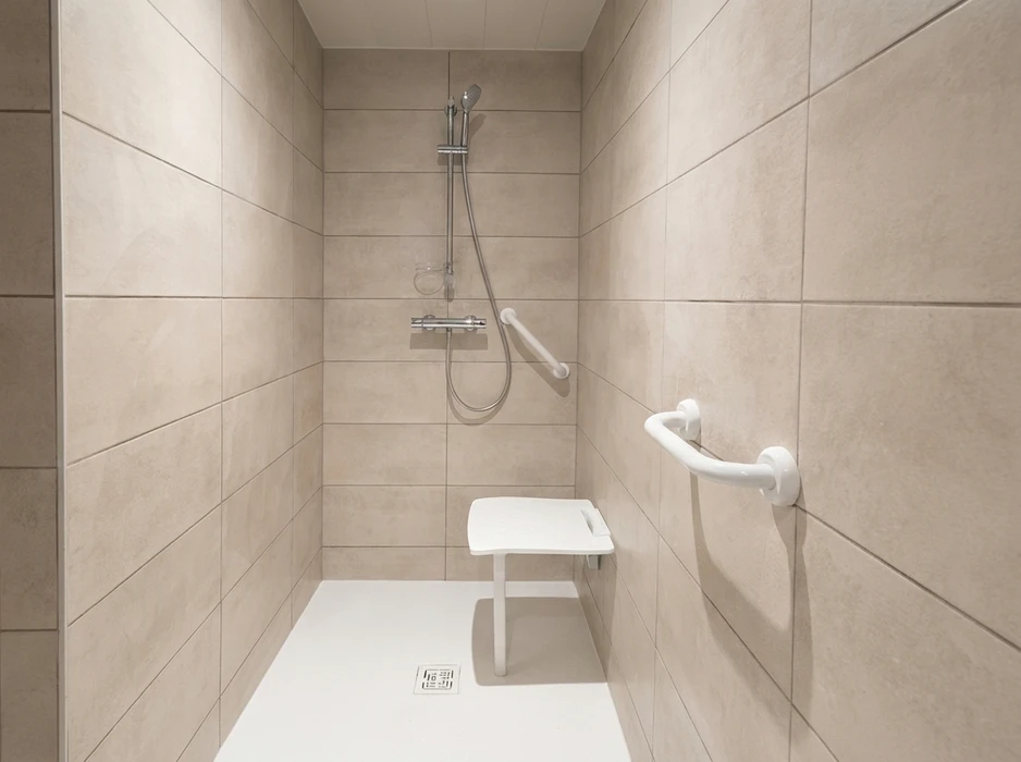 Aménagement de la maison , rampe d'installation pour fauteuil roulant pour les personnes âgées et les personnes âgées à l'intérieur de la maison